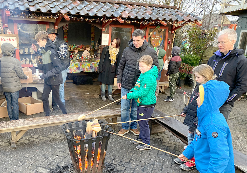 LEVENDE KERSTSTAL MET ROEL